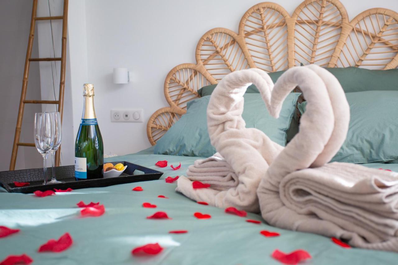 Lovina Chambre De Charme Avec Jaccuzi Velaux Exterior photo