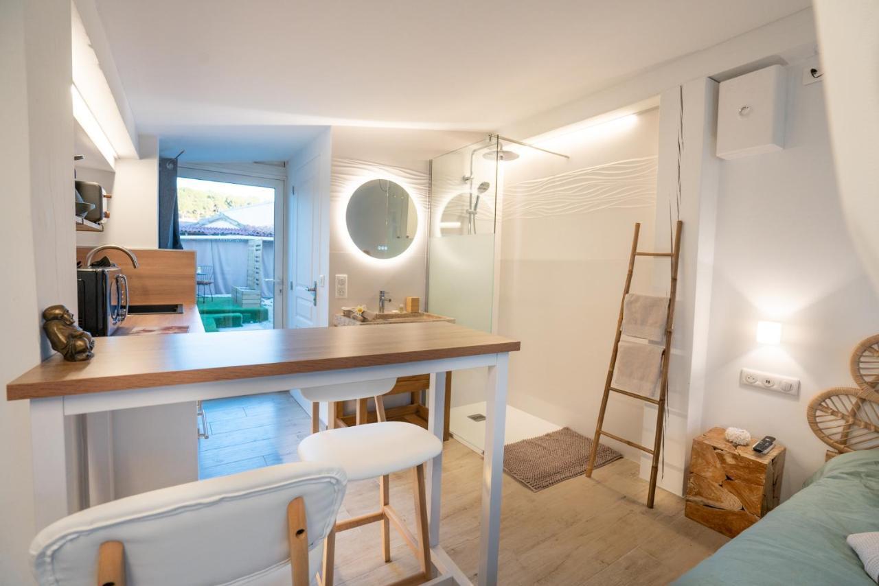 Lovina Chambre De Charme Avec Jaccuzi Velaux Exterior photo