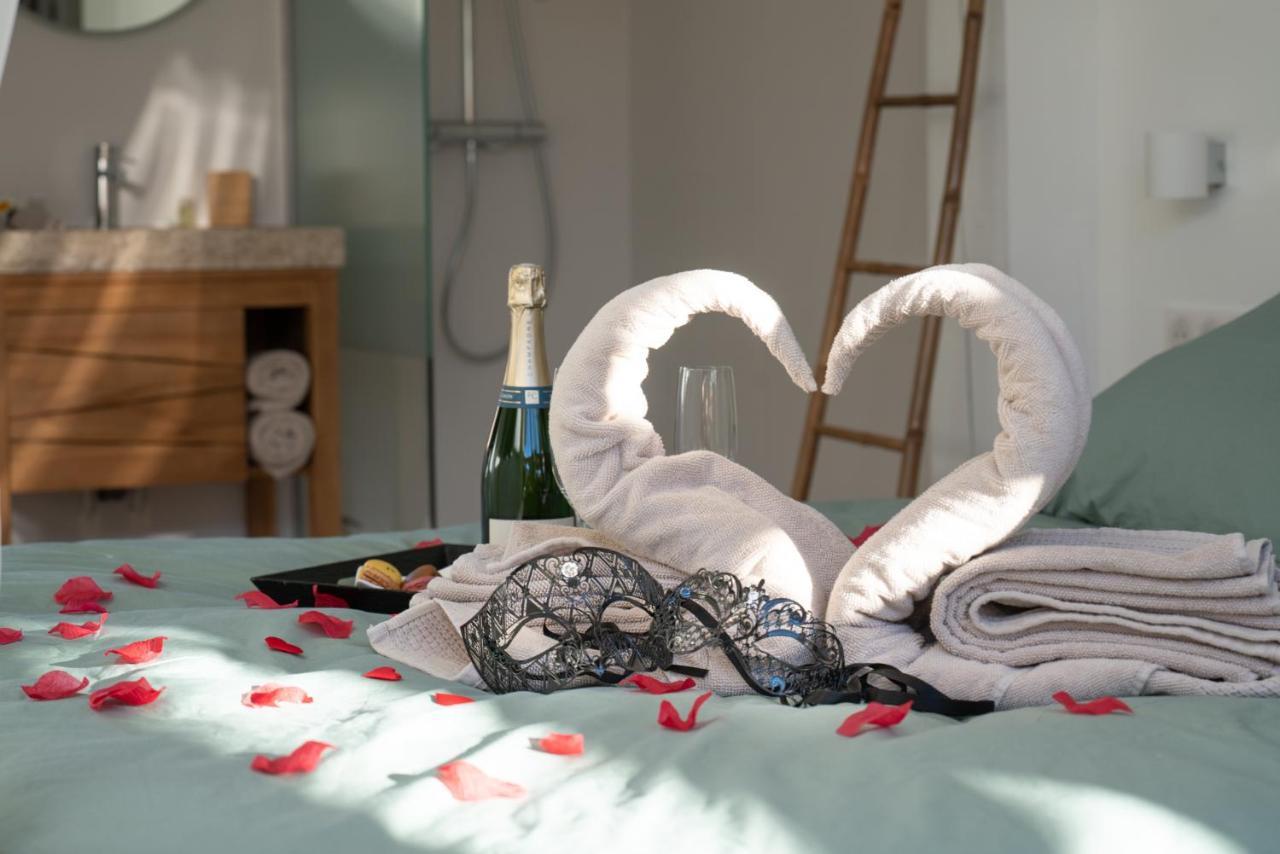 Lovina Chambre De Charme Avec Jaccuzi Velaux Exterior photo
