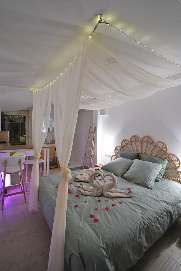 Lovina Chambre De Charme Avec Jaccuzi Velaux Exterior photo