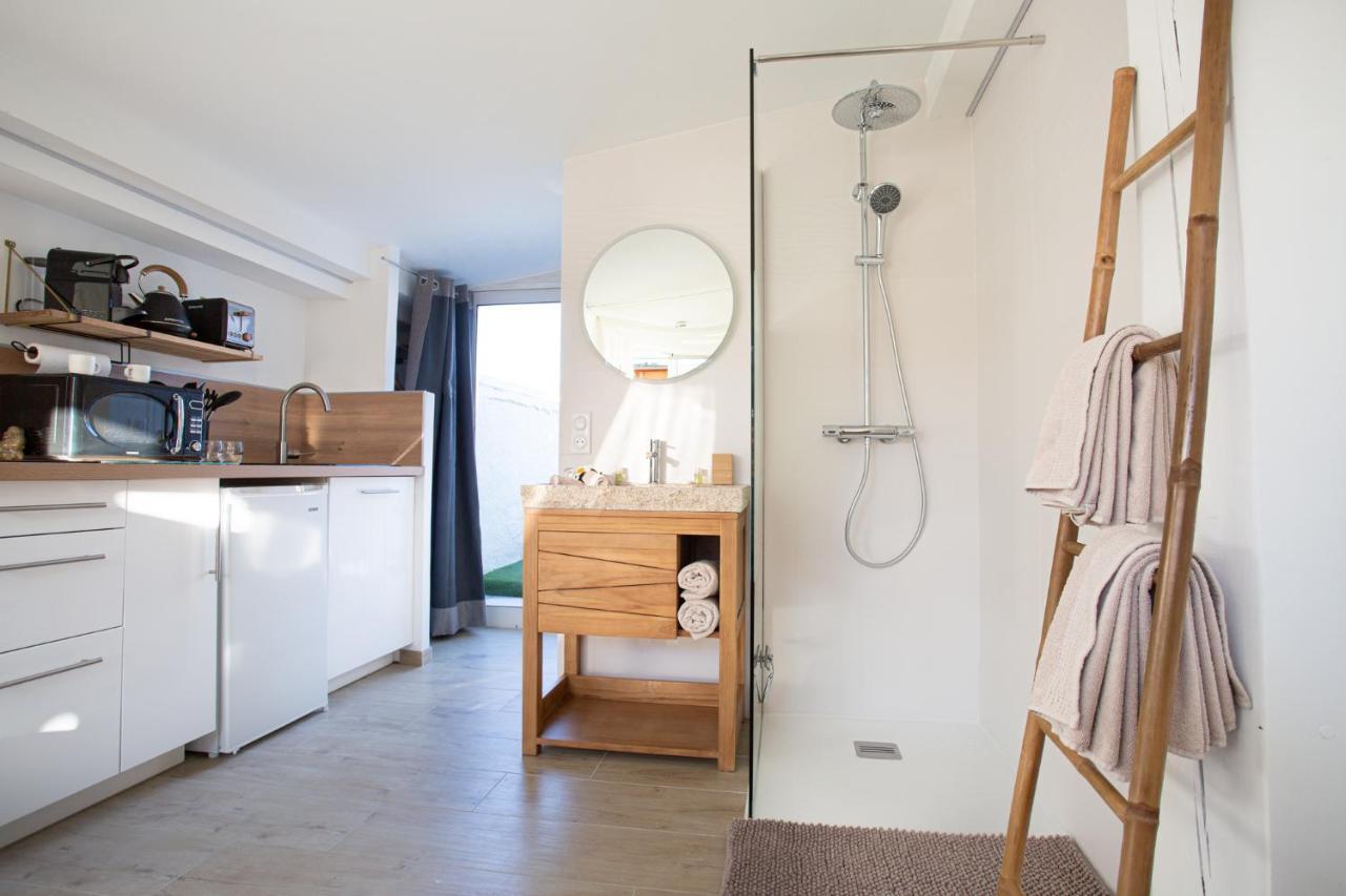 Lovina Chambre De Charme Avec Jaccuzi Velaux Exterior photo
